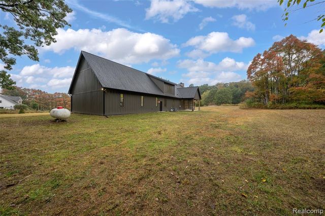 1956 Percy Lane, Highland, MI 48357