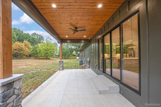 1956 Percy Lane, Highland, MI 48357