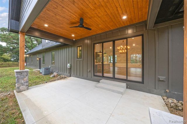 1956 Percy Lane, Highland, MI 48357