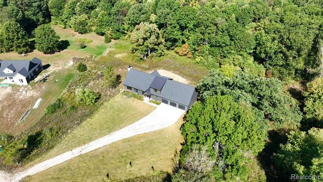 1956 Percy Lane, Highland, MI 48357