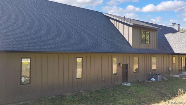 1956 Percy Lane, Highland, MI 48357