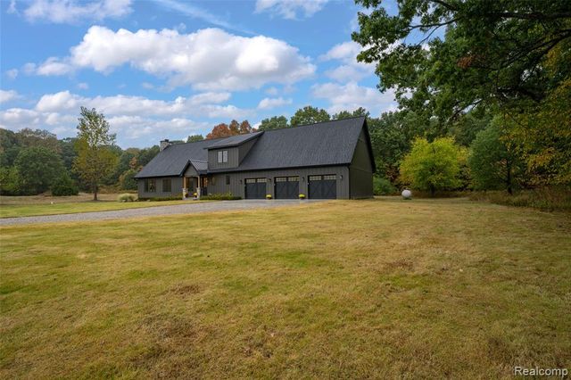 1956 Percy Lane, Highland, MI 48357