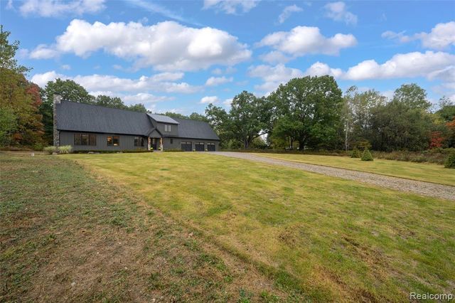 1956 Percy Lane, Highland, MI 48357