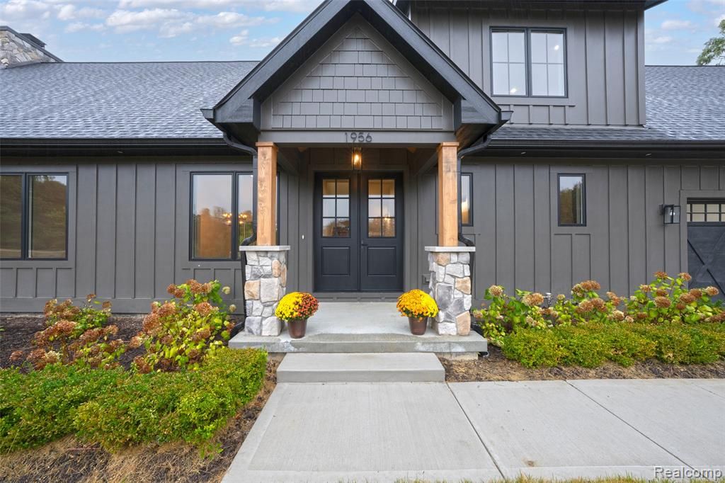 1956 Percy Lane, Highland, MI 48357