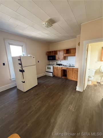 1110 Chartres Street, New Albany, IN 47150