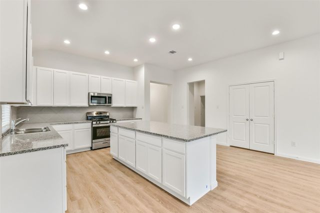 3914 Sugardale Street, Baytown, TX 77521