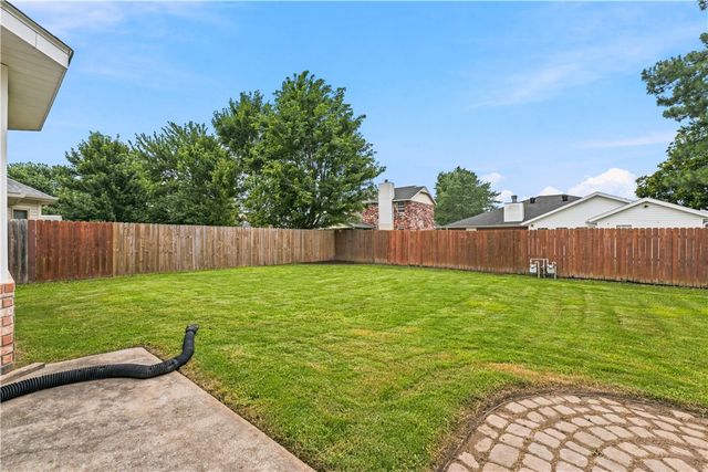 3606 W Margaret Place, Rogers, AR 72756