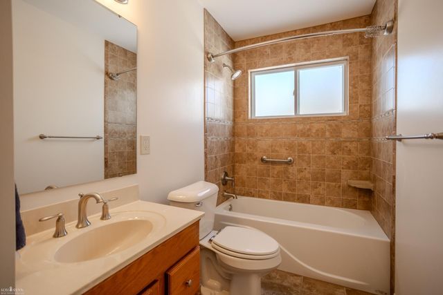 813 Wiltshire Drive, Owosso, MI 48867