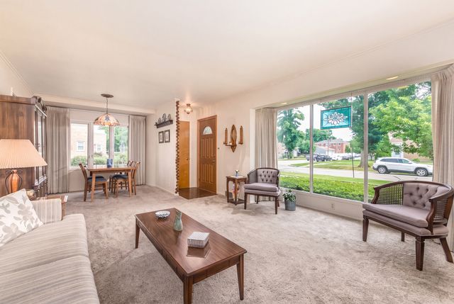 1808 Linden Street, Des Plaines, IL 60018