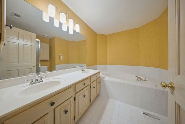 525 Bradbury Lane 0, Geneva, IL 60134