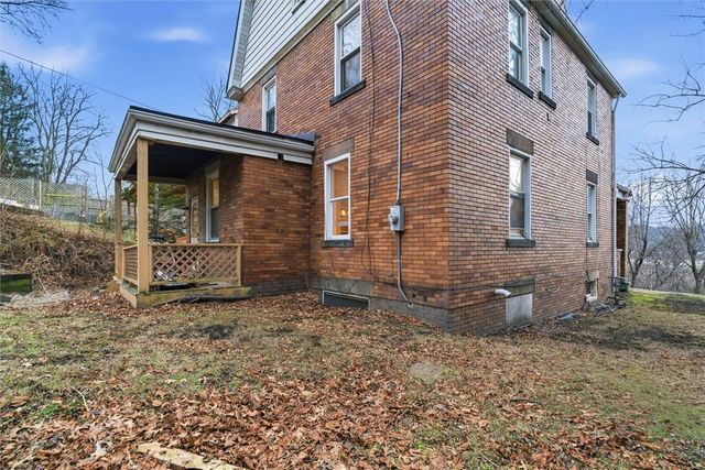 290 Glenwood Dr, Ambridge, PA 15003