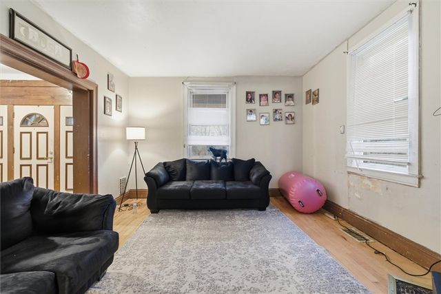 290 Glenwood Dr, Ambridge, PA 15003