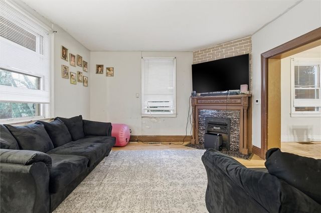 290 Glenwood Dr, Ambridge, PA 15003