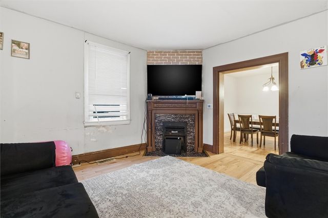 290 Glenwood Dr, Ambridge, PA 15003