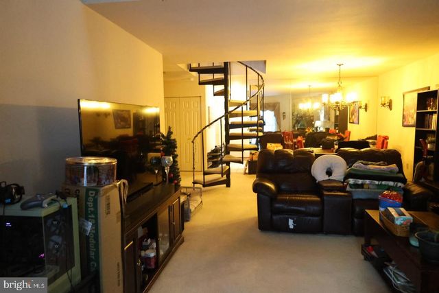 154 VALLEY GREENE CIR, Wyomissing, PA 19610