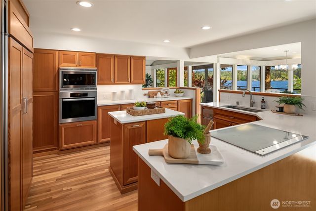 8625 NE Juanita Drive, Kirkland, WA 98034
