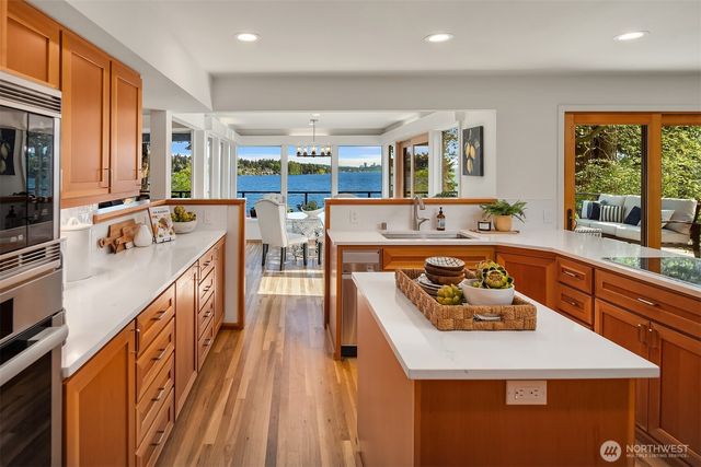 8625 NE Juanita Drive, Kirkland, WA 98034
