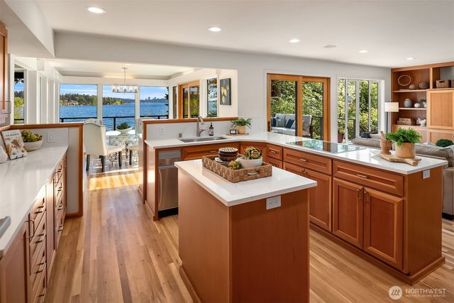 8625 NE Juanita Drive, Kirkland, WA 98034