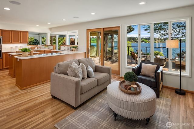 8625 NE Juanita Drive, Kirkland, WA 98034