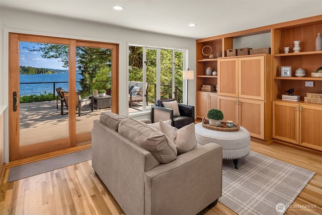 8625 NE Juanita Drive, Kirkland, WA 98034