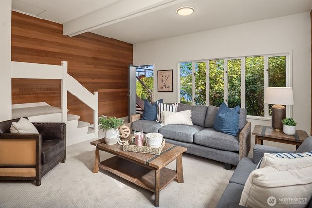 8625 NE Juanita Drive, Kirkland, WA 98034