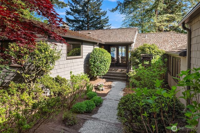 8625 NE Juanita Drive, Kirkland, WA 98034