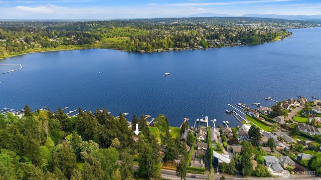 8625 NE Juanita Drive, Kirkland, WA 98034