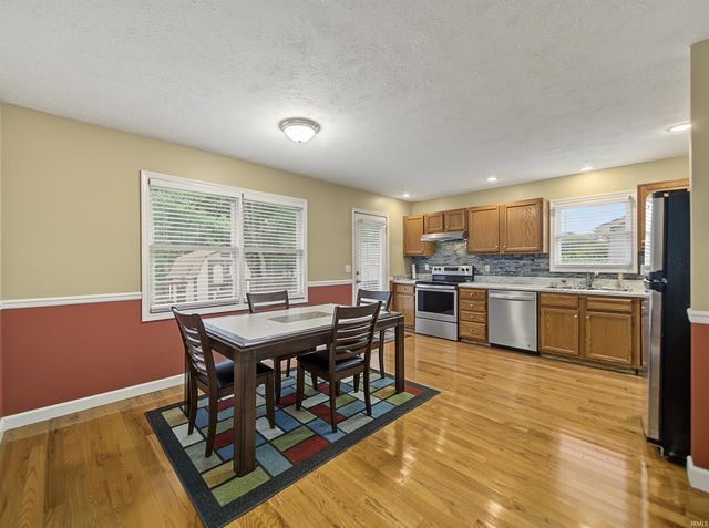 6098 Yosemite Drive, Newburgh, IN 47630
