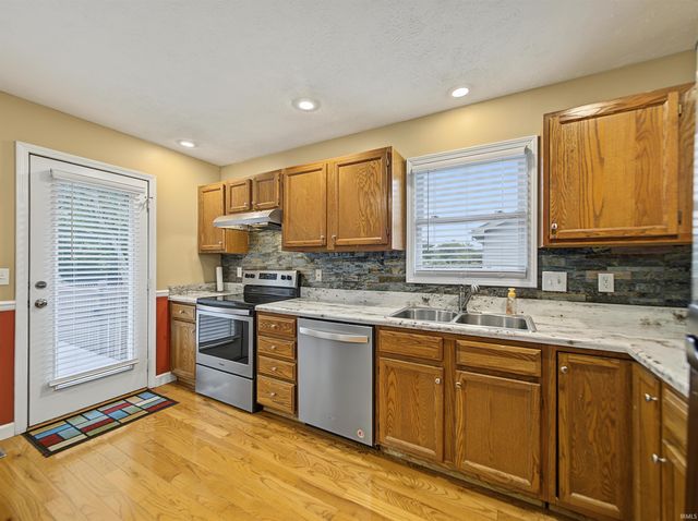 6098 Yosemite Drive, Newburgh, IN 47630