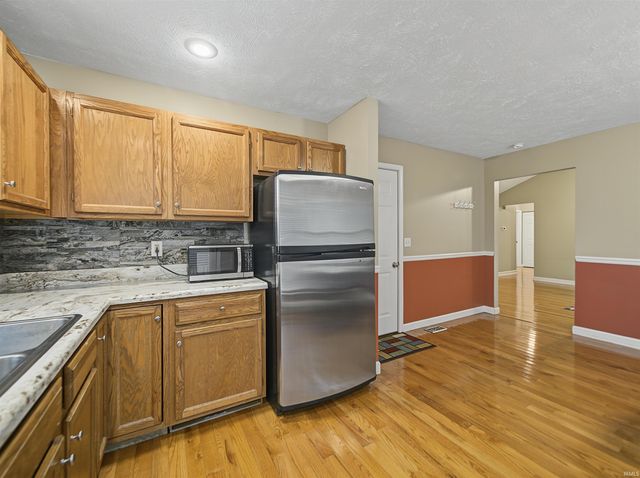 6098 Yosemite Drive, Newburgh, IN 47630