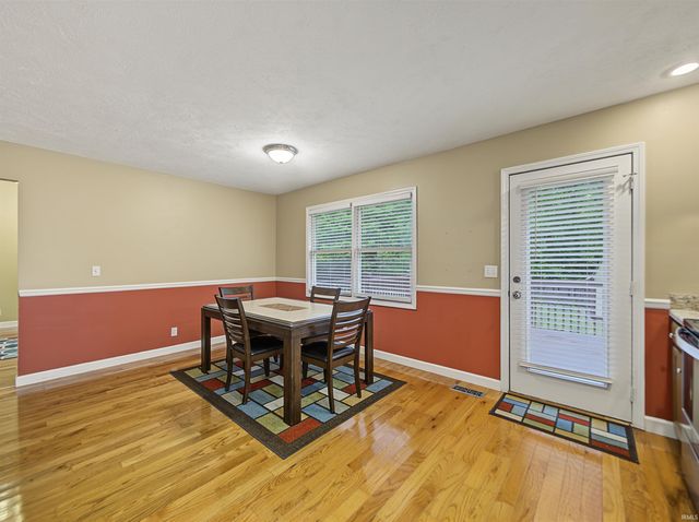 6098 Yosemite Drive, Newburgh, IN 47630