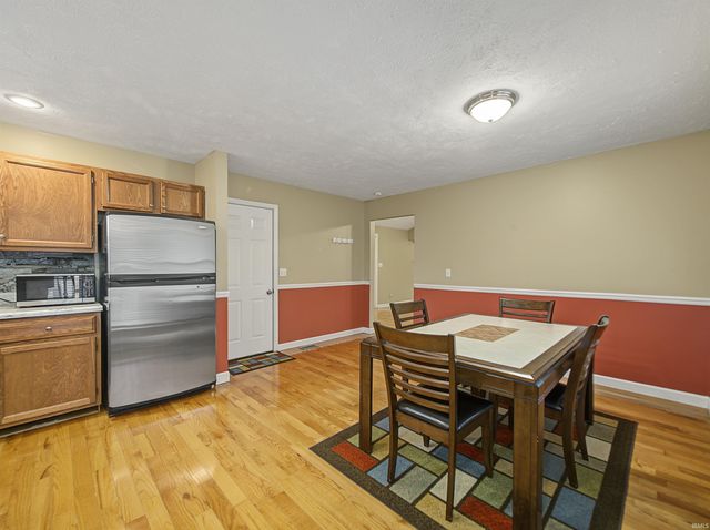 6098 Yosemite Drive, Newburgh, IN 47630