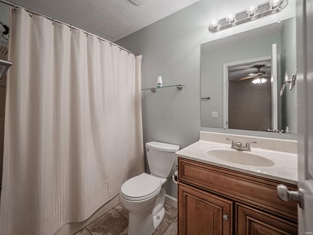 6098 Yosemite Drive, Newburgh, IN 47630