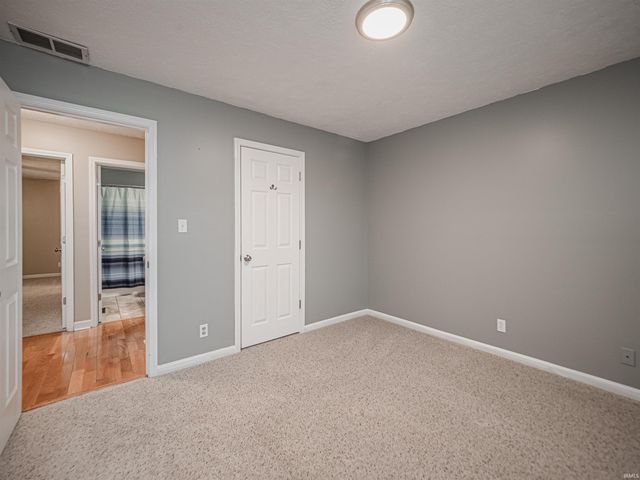 6098 Yosemite Drive, Newburgh, IN 47630