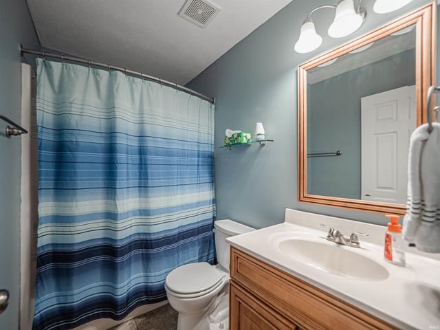 6098 Yosemite Drive, Newburgh, IN 47630