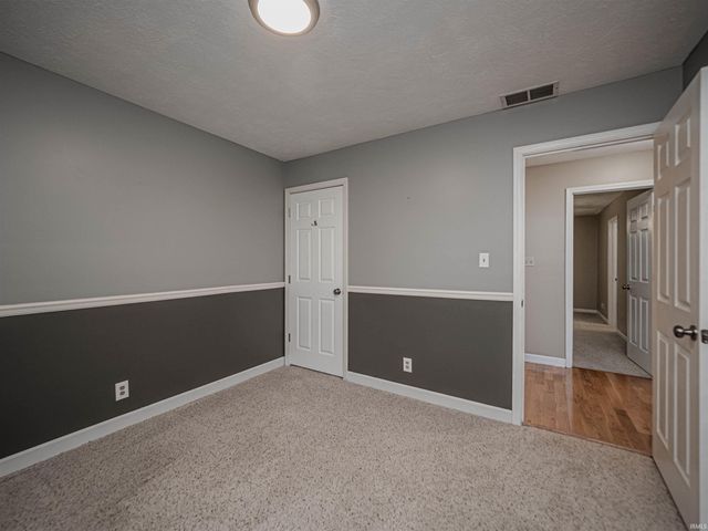 6098 Yosemite Drive, Newburgh, IN 47630