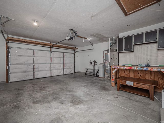 6098 Yosemite Drive, Newburgh, IN 47630