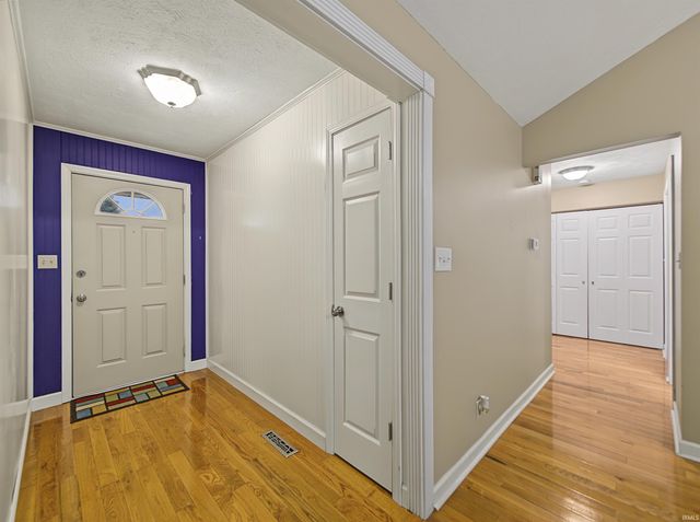 6098 Yosemite Drive, Newburgh, IN 47630