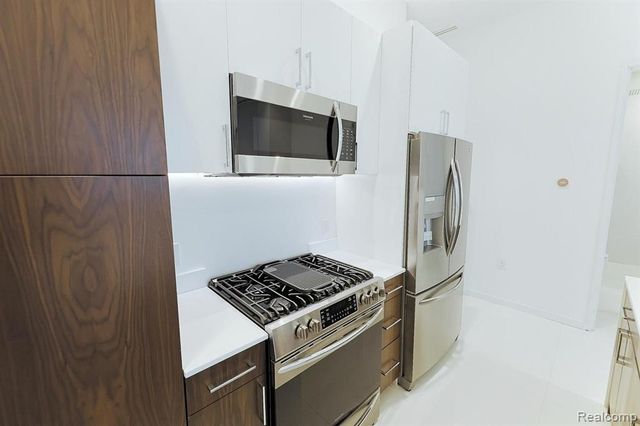 400 S Old Woodward Avenue 209, Birmingham, MI 48009