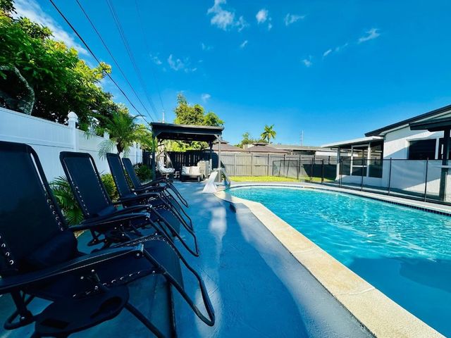 6740 Custer, Hollywood, FL 33024