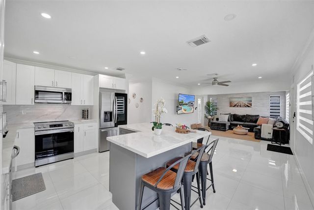 6740 Custer, Hollywood, FL 33024