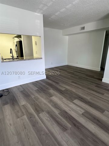 10049 Winding Lake Rd 103, Sunrise, FL 33351