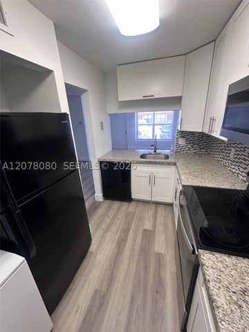 10049 Winding Lake Rd 103, Sunrise, FL 33351