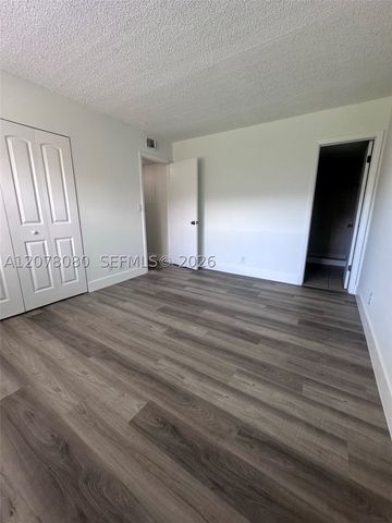 10049 Winding Lake Rd 103, Sunrise, FL 33351