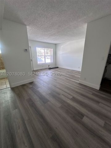 10049 Winding Lake Rd 103, Sunrise, FL 33351