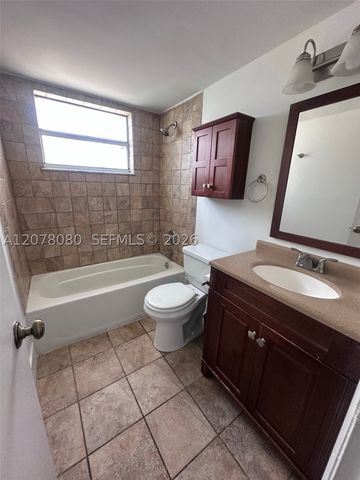 10049 Winding Lake Rd 103, Sunrise, FL 33351