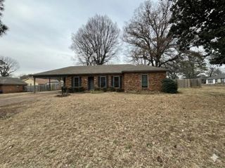5786 S FOXBURROW CIR, Memphis, TN 38115