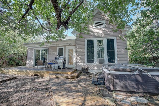 905 S Walnut ST, Georgetown, TX 78626