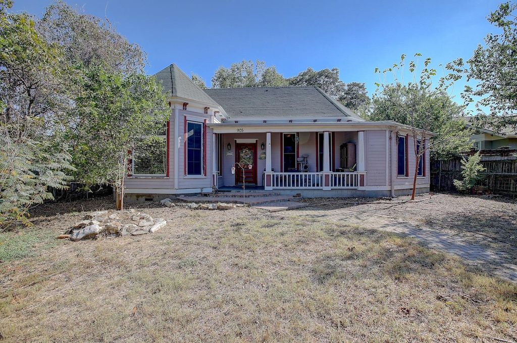 905 S Walnut ST, Georgetown, TX 78626