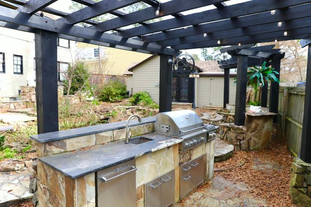 551 Pierremont Road, Shreveport, LA 71106